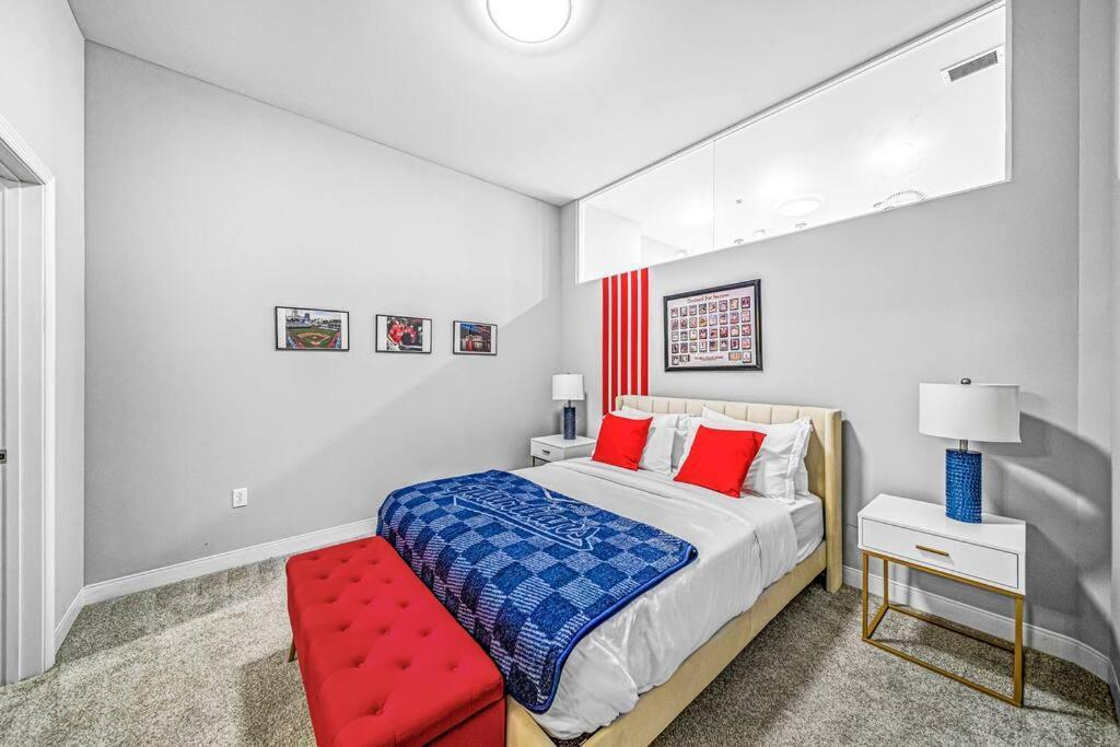 Апартаменти 2Br Unit In The Heart Of Dt With View Of Playhouse Square, Pool & Gym Access- 305 Клівленд Екстер'єр фото