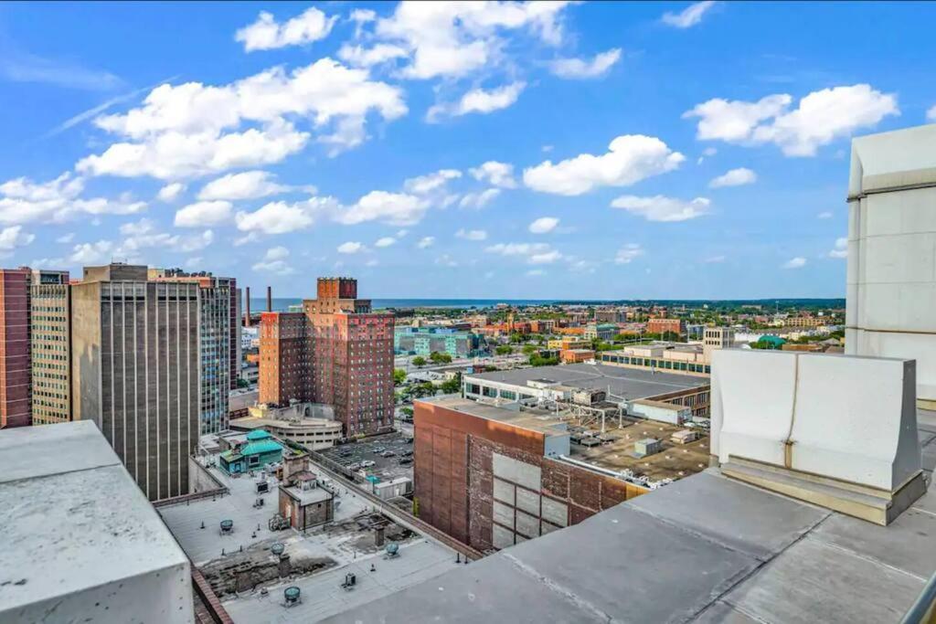 Апартаменти 2Br Unit In The Heart Of Dt With View Of Playhouse Square, Pool & Gym Access- 305 Клівленд Екстер'єр фото