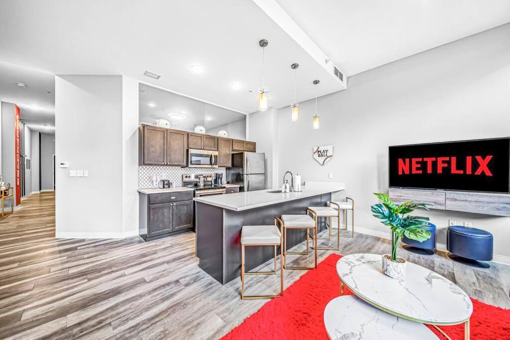 Апартаменти 2Br Unit In The Heart Of Dt With View Of Playhouse Square, Pool & Gym Access- 305 Клівленд Екстер'єр фото