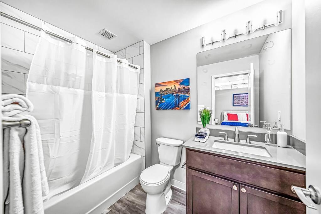 Апартаменти 2Br Unit In The Heart Of Dt With View Of Playhouse Square, Pool & Gym Access- 305 Клівленд Екстер'єр фото