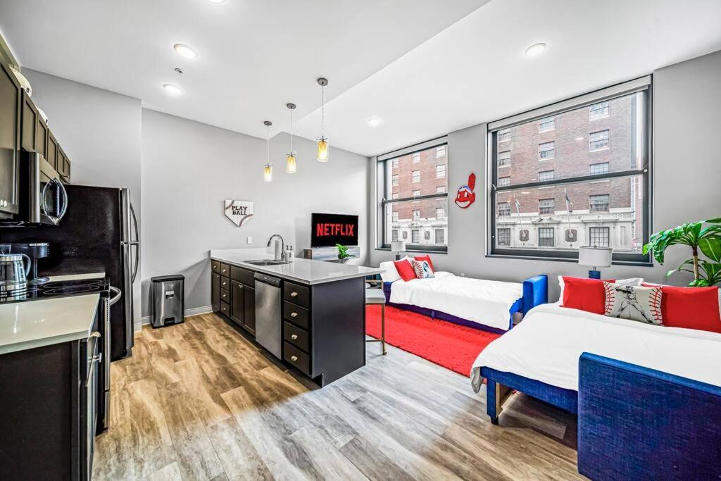 Апартаменти 2Br Unit In The Heart Of Dt With View Of Playhouse Square, Pool & Gym Access- 305 Клівленд Екстер'єр фото